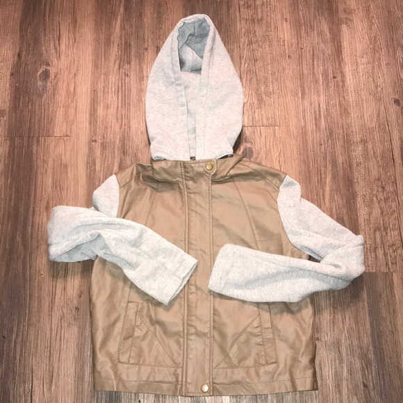 Forever 21 Jackets & Blazers - ⭐️Cropped bomber jacket